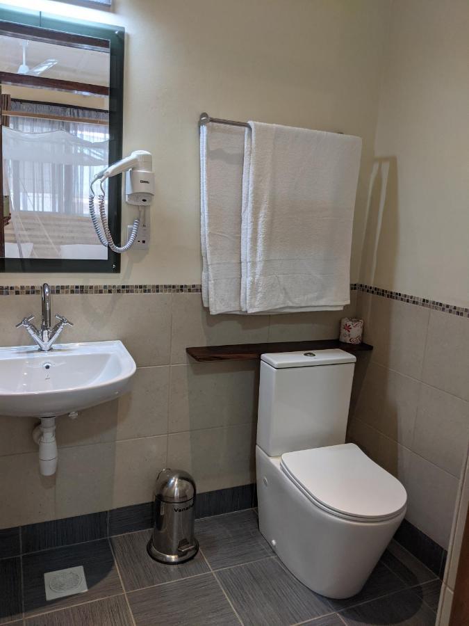Fort Portal Dutchess Hotel And Restaurant מראה חיצוני תמונה