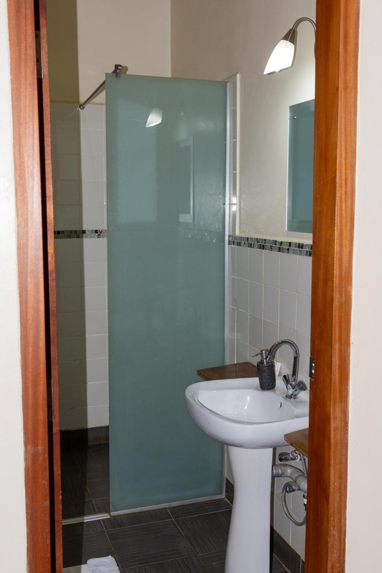 Fort Portal Dutchess Hotel And Restaurant מראה חיצוני תמונה